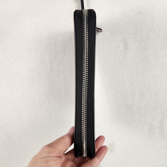 Lavemi Black Leather Full Zip RFID Blocking Wallet Wrist Strap Organizer EUC - Picture 6 of 16